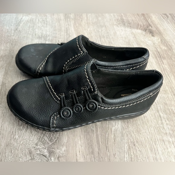 Clarks Women’s Slip on BLack Loafers Ashland Effie size 6.5 - Picture 2 of 5